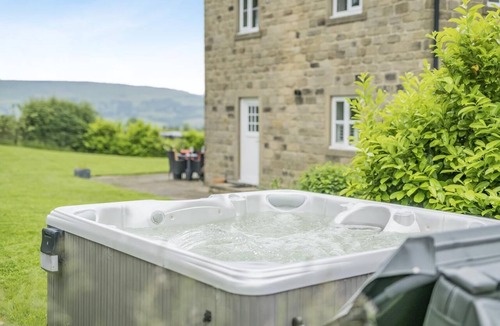 Ilkley Cottage | 7 Bed in Langbar (oc-d34075)