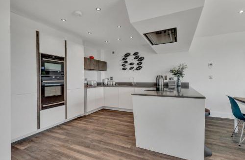 Tenby Apartment | 7 Waterstone House - Luxury Apartment Overlooking South Beach, Tenby