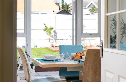 Patchway House | 9 bed home designed for contractors and families