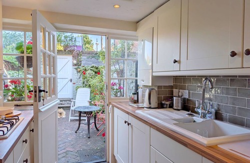 Chichester Cottage | A cottage that sleeps 4 guests in 2 bedrooms