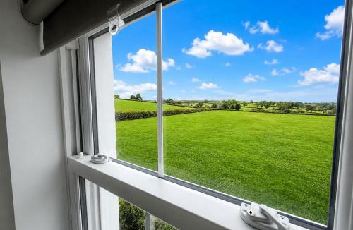Tavernspite House | A detached period RURAL home with views, Sleeps 7 with Cymru Holidays