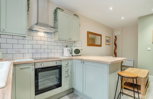 South Cerney Cottage | A luxury one bedroom cottage with bubbling hot tub.