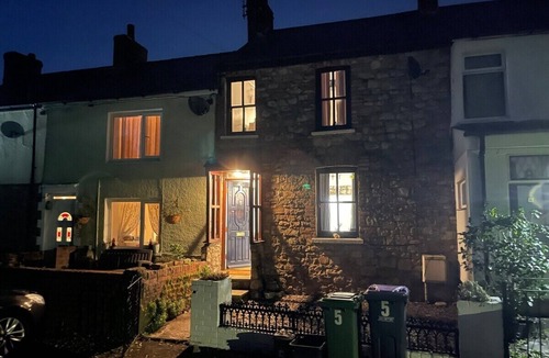 Llantarnam Cottage | A Superb Size Cottage By The Canal