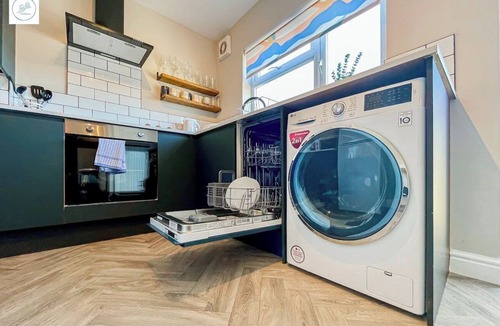 Dowlais House | Alder House - Stylish House Nr BPW and the Brecons