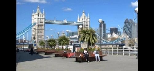 Riverside Apartment | AMAZING Location Tower Bridge Air Conditioning Views of The Shard on River Thames Boutique Historic Warehouse 3 Beds Secure Parking 2 Vehicles Garden Balcony