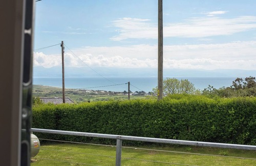 Rhyd-y-clafdy Cottage | An eco-friendly holiday bungalow near Abererch Beach on the Llyn Peninsula.