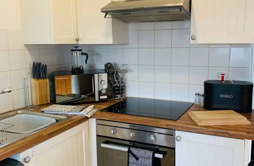 Hensol Condo | Annexe 2 bed Hensol Free Parking nr M4 Cardiff
