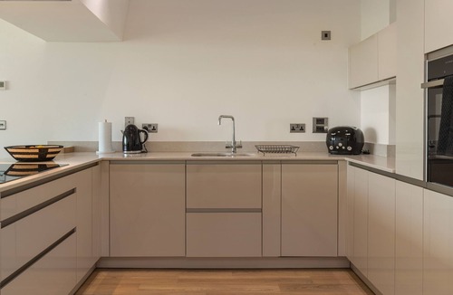 Tenby Apartment | Apartment 10 Waterstone House - Luxury Apartment with Sea Views