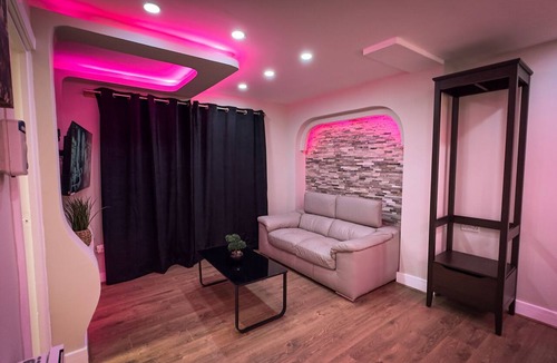 Bradford Apartment | Apartment 2 with Jacuzzi