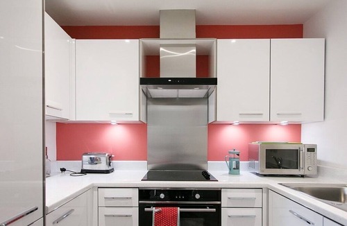 Queens Quarter Apartment | Apartment 6 Wellington Park (one bed sleeps)