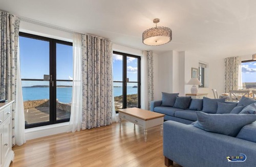 Tenby Apartment | Apartment 8 Waterstone House - Luxury Apartment, Sea Views, Pet Friendly