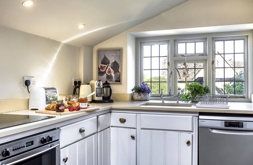 Snowshill Village Cottage | Apple Cottage, Snowshill, Broadway is a two bedroom charming cottage