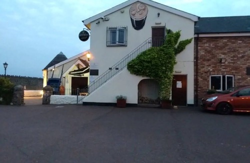 Lisburn House | Ashside Cottage, Royal Hillsborough, Belfast