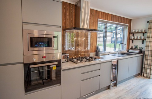 Pickering Ski Chalet | Aspen Lodge | sleeps 6 - Hot Tub, Dog Friendly - 5* Visit England