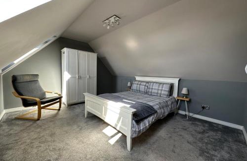 Atworth House | Atworth Haven: 4-Bed Home with Garden