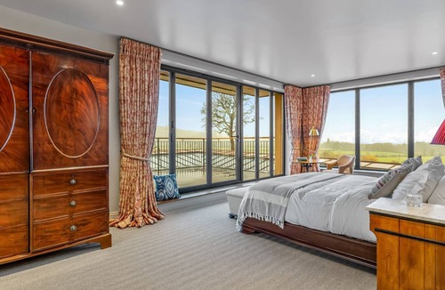 Mangotsfield Cottage | Badgerwood - sleeps 12 guests in 6 bedrooms