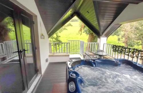 Londonderry Apartment | Ballymakeever Appartment - Private Hot Tub