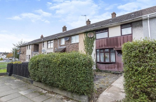 Carrickfergus House | Basic no luxury 3 bedroom house with 5 beds.