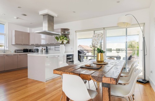 Malmesbury House | Bauhinia House: Spa Access and Lakeside Home, Lower Mill Estate