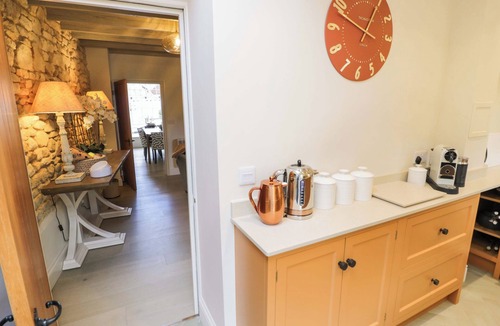 Broadway House | BAY HOUSE COTTAGE, pet friendly, with a garden in Broadway