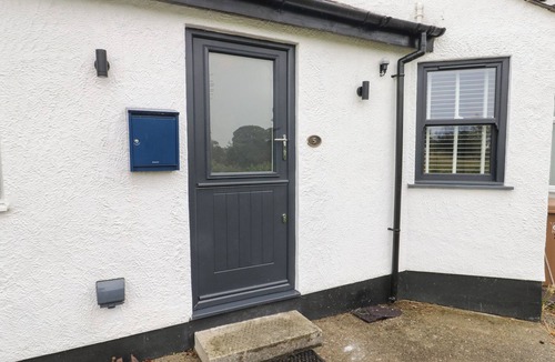 Llanrug Cottage | BAY TREE COTTAGE, pet friendly, with open fire in Llanrug