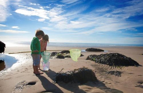 Pendine House | Bay View - holiday cottage by the sea with stunning views
