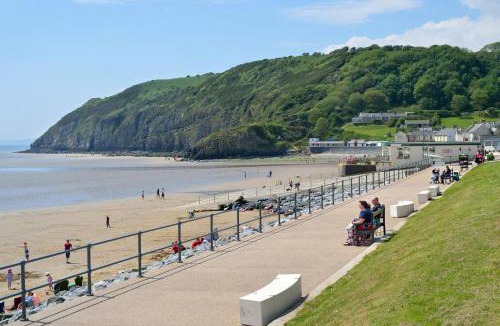 Pendine House | Bay View - holiday cottage by the sea with stunning views