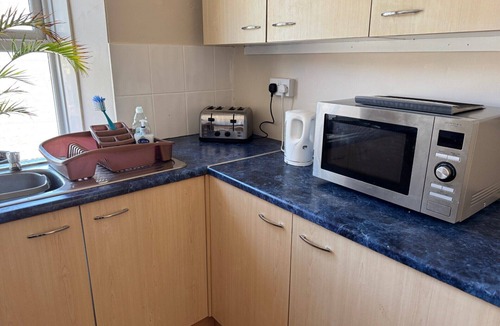 Pendine Apartment | Beachside Apartment with Stunning Sea Views (only a few steps from the beach!)
