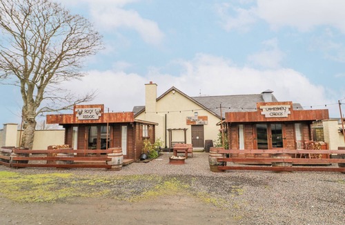 Limavady Cottage | BEAR CLAW LODGE, pet friendly, with a garden in Castlerock
