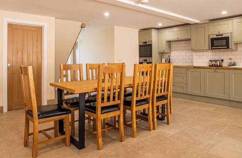 Little Rissington Cottage | BEARS COURT BARN 6, pet friendly in Bourton-On-The-Water