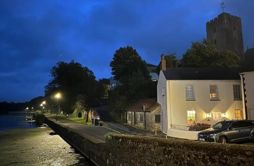 Pembroke Apartment | Beautiful 3 Bed Cottage in the Heart of Pembroke