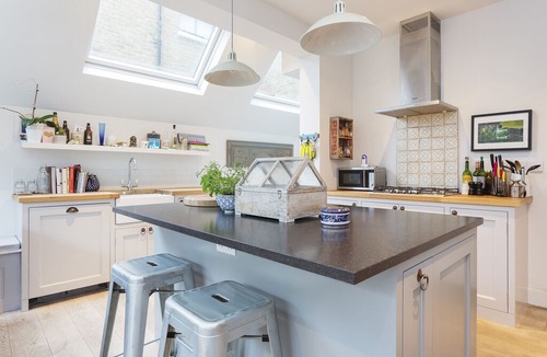 North Kensington House | Beautiful 4 bed home, with garden and easy access to central London - Veeve