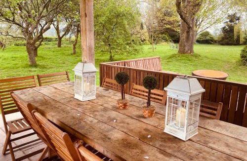 Llanwenarth House | Beautiful 5 bedroom house with hot tub & fire pit