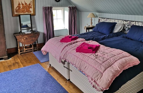 Kirriemuir House | Beautiful 8-Bed House in Angus