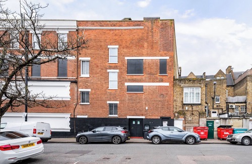 Ferndale Apartment | Beautiful Flat Near the Center 11 min by tube