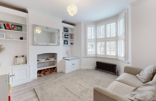 Canbury House | Beautiful 3 bed house 30 mins from Central London