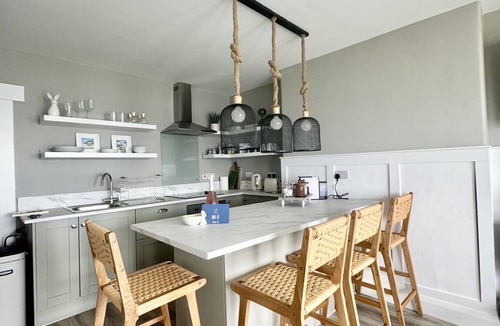 Portrush Apartment | Beautiful sea view apartment - Sea Whisper @ No 6
