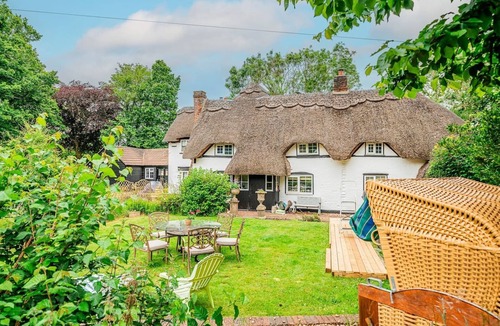 Cadnam Cottage | Beautiful Thatched Cottage in New Forest