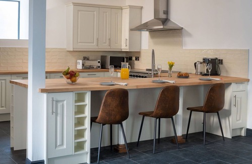 Rhiwbryfdir House | Beautiful villa for 12 guests with WIFI, TV and pets allowed