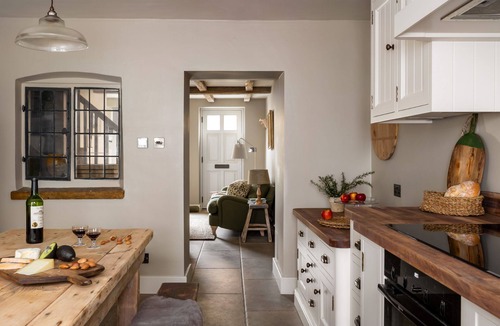 Lower Oddington Cottage | Beautifully presented dog friendly - Loveday Cottage