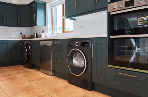 Dromod House | Bedroom 2, quad room sleeps 4 people, en-suite