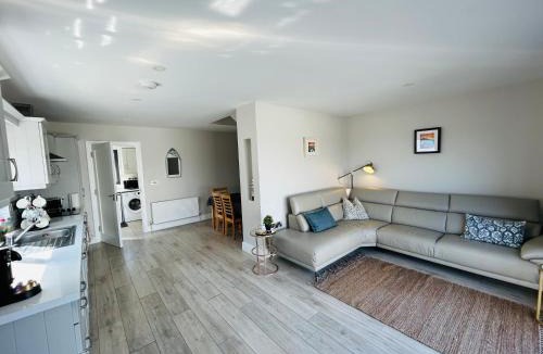 Liscannor House | Beside the sea & minutes from Cliffs-Clahane Shore Lodge