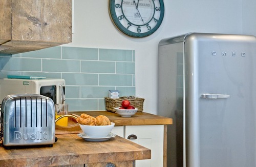 Kingsand House | Birdcage Cottage- Woodburner & Free Wi-Fi