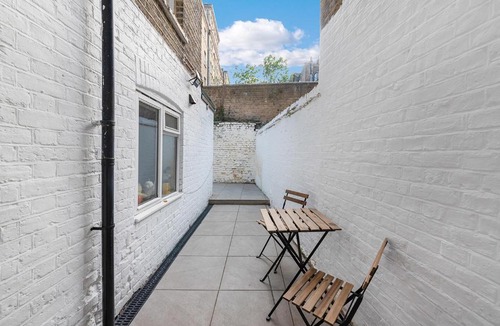 St. Pancras Apartment | Bloomsbury En-suite Studio Room with Patio