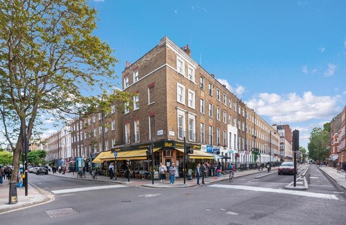 St. Pancras Apartment | Bloomsbury En-suite Studio Room with Patio