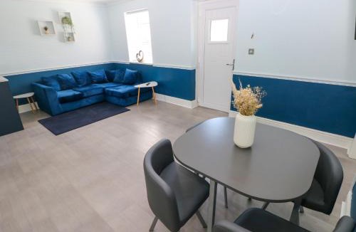 Nantgarw House | Bluebell Cottage