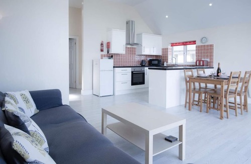 Pendine Apartment | Bluebird - 2 Bedroom Apartment - Pendine