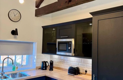Gloucester Apartment | Boutique Penthouse Stay in Gloucester Free Parking
