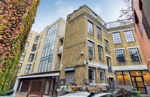 Cathedrals Apartment | BR10 - Stylish 2-Bed in the Heart of Borough