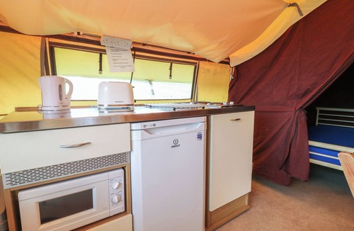 Berry Hill Cottage | BRACELANDS - SAFARI TENT 1, pet friendly, with a garden in Coleford